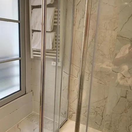 Urban Flat 42 - Luxury Flat Apartment